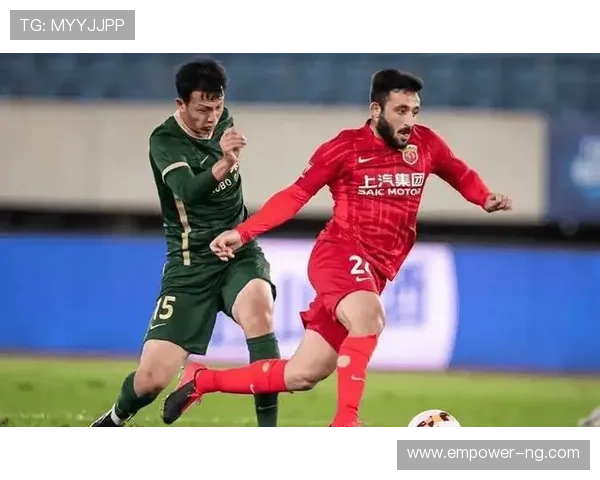 豪门对决再掀高潮本赛季争冠格局生变引发球迷热议与媒体关注持续升温