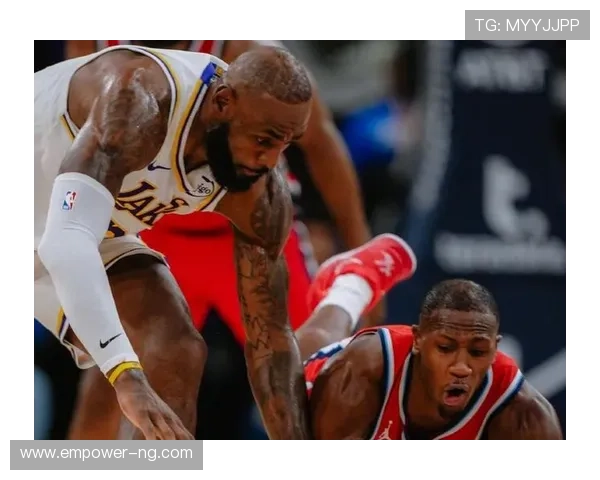 湖人詹姆斯关键三分带队逆转快船迎来连胜